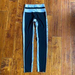 PINK Victorias Secret Ultimate leggings. Black and white. High waisted. Size XS